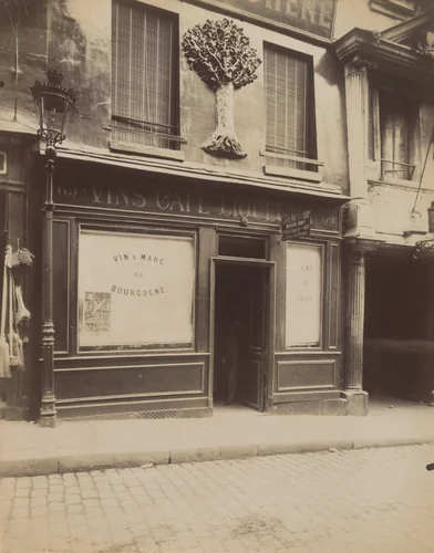 Au Vieux Chêne. 69 Rue Mouffetard by Eugène Atget, photograph, 1909