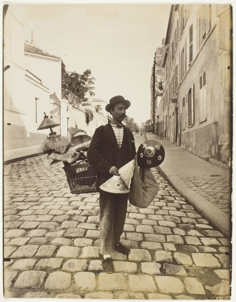 Marchand abat-jours by Jean-Eugène-Auguste Atget, photograph, 1899-1900