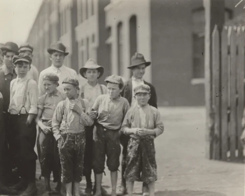 Massachusetts Mills, Lindale, Georgia by Lewis Wickes Hine, photograph, 1913
