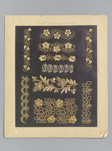 Negen goudkleurige passementen en één zilverkleurig passement op karton by anonymous, other, 1800-1899