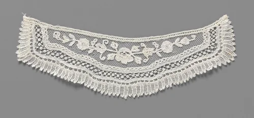 Manchet van applicatiekant met een bloementak en sierlijst by anonymous, textile, 1870-1890