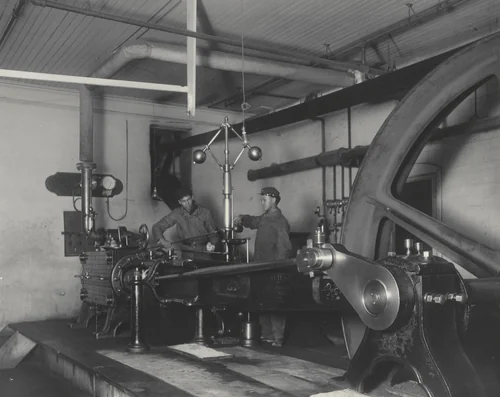 In the engine room by Frances Benjamin Johnston, photograph, 1899