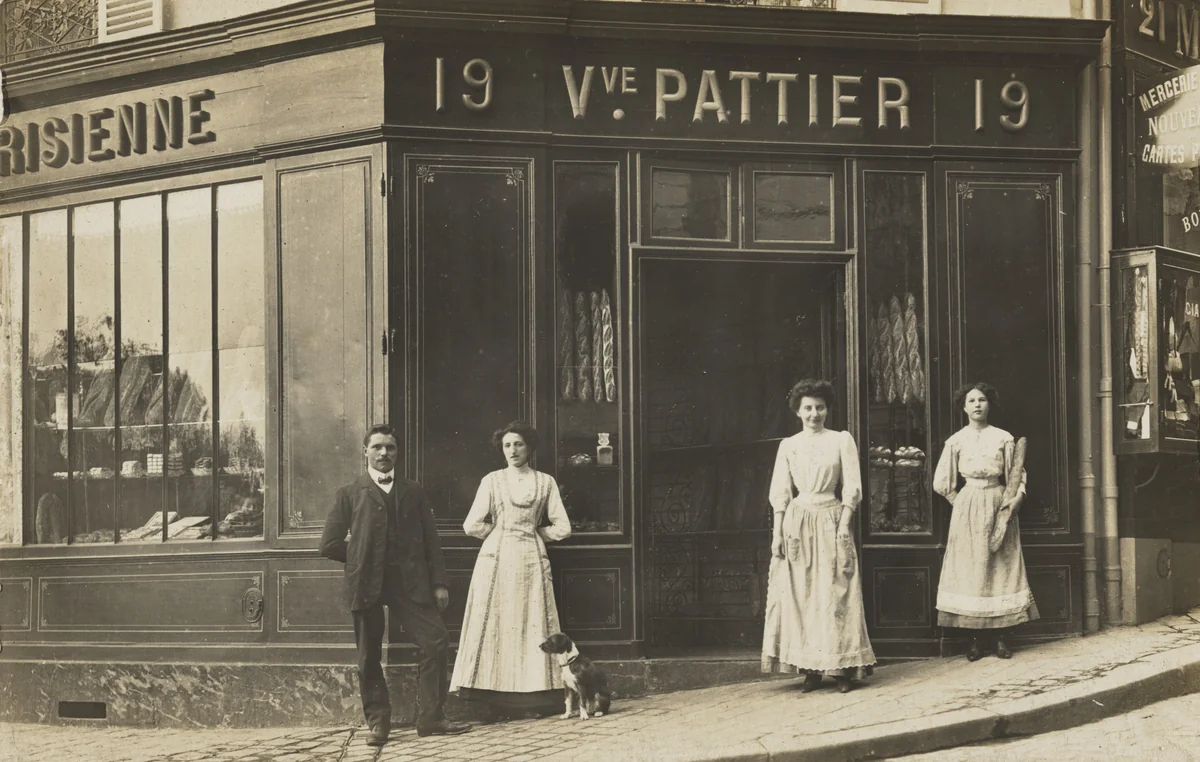 Boulangerie parisienne, Saint-Cloud by Unidentified Photographer, photograph, 1913