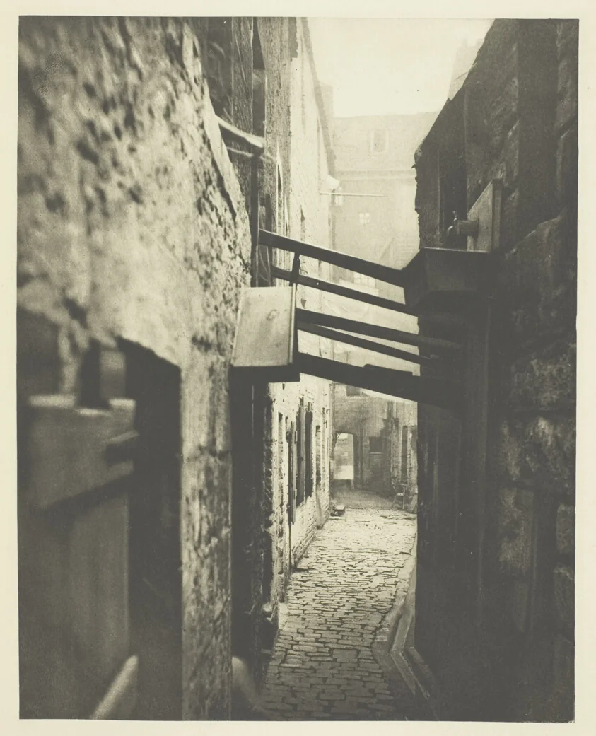 Close No. 83 High Street by Thomas Annan, photograph, 1868