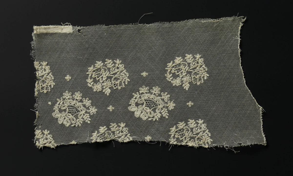 Fragment kantborduurwerk op machinale tule by anonymous, other, 1900-1924