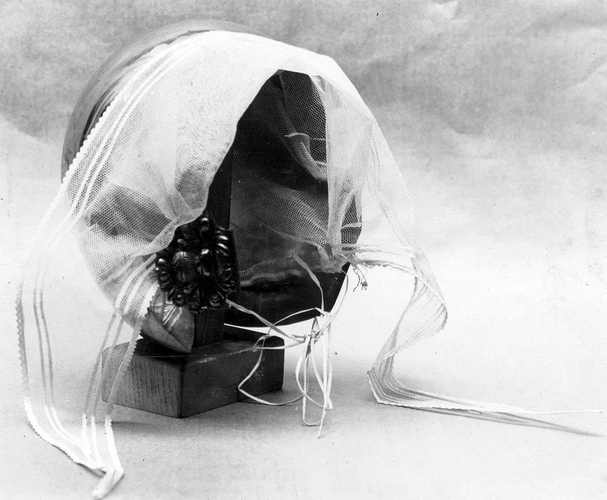 Headdress by Netherlands, Friesland, textile, 1601-1700