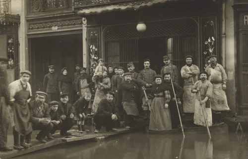 Inondation, Charcuterie Toutin,117, rue de Paris, Clichy-la-Garenne by Unidentified Photographer, photograph, 1910