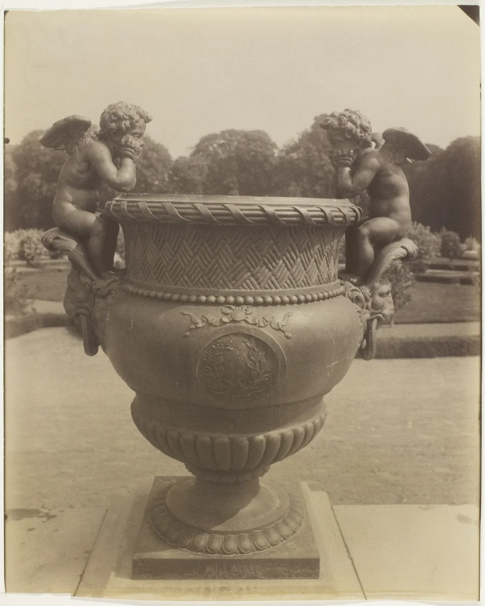 Versailles, Vase par Ballin by Jean-Eugène-Auguste Atget, photograph, 1905