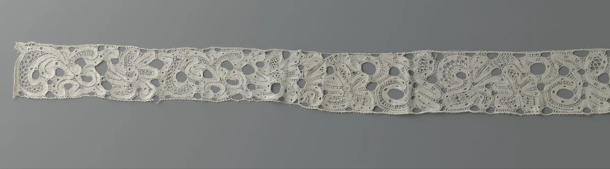 Strook kloskant met vijflobbig motief tussen organische vormen by anonymous, other, 1650-1674