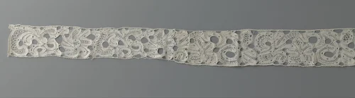 Strook kloskant met vijflobbig motief tussen organische vormen by anonymous, other, 1650-1674