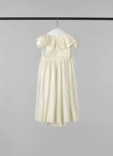 kleuterjurkje, voor meisjes en jongetjes, van machinale geborduurde randstof van katoen, met schulpen by anonymous, other, 1890-1895