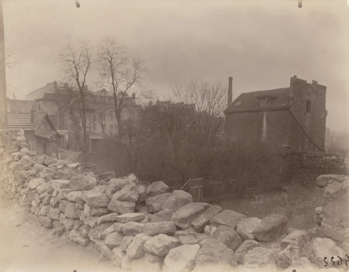 Cour, 3 ruelle des Reculettes by Eugène Atget, photograph, 1926