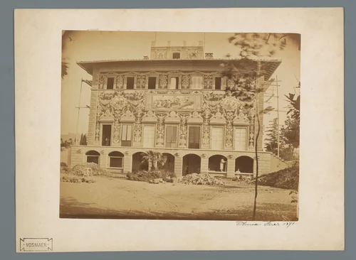 Voorgevel van een villa, vermoedelijk te Italië by anonymous, photograph, 1851-1871