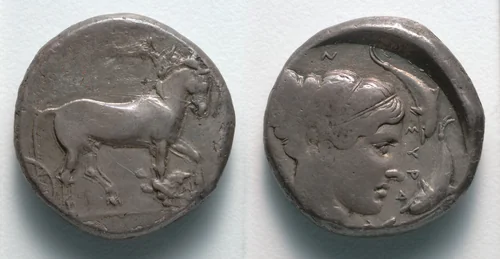 Tetradrachm: Quadriga (obverse); Head of Arethousa (reverse) by Unknown, metalwork, -435--415