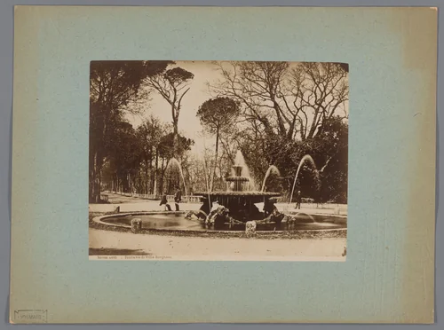 Fontein in de Villa Borghese te Rome, Italië by anonymous, photograph, 1851-1900