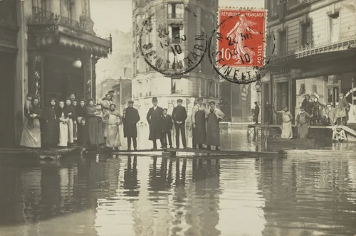 Inondation, Charcuterie Toutin,117, rue de Paris, Clichy-la-Garenne by Unidentified Photographer, photograph, 1910