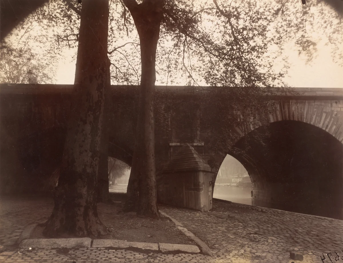 Pont Marie by Eugène Atget, photograph, 1926
