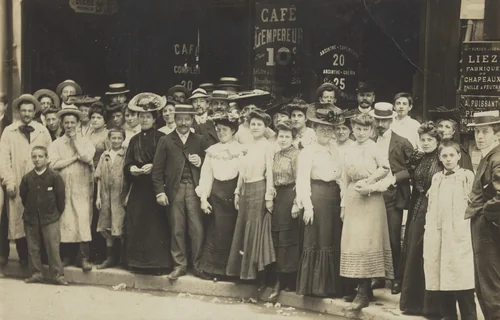 Café Lempereur à côté de la, fabrique de chapeaux Liez, 18, rue Louis Blanc, Saint-Ouen by Unidentified Photographer, photograph, 1905