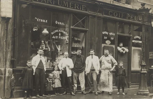 Parfumerie - coiffeur, Paris by Unidentified Photographer, photograph, 1909