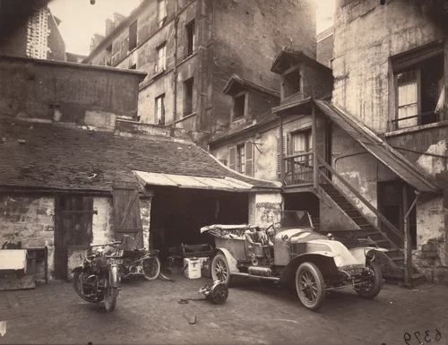 Cour, 7 rue de Valence by Eugène Atget, photograph, 1922