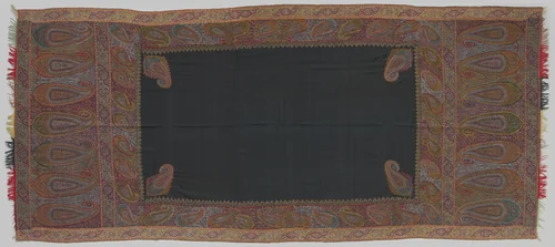 Rechthoekige kasjmiersjaal, met onversierd zwart middendeel, waaromheen een veelkleurig patroon van grote veermotieven by anonymous, textile, 1800-1825