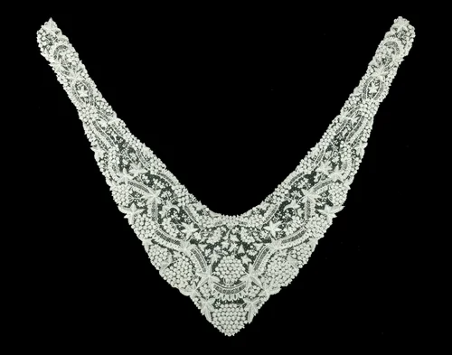 Collar and Pair of Cuffs by Belgium, textile, 1880-1899