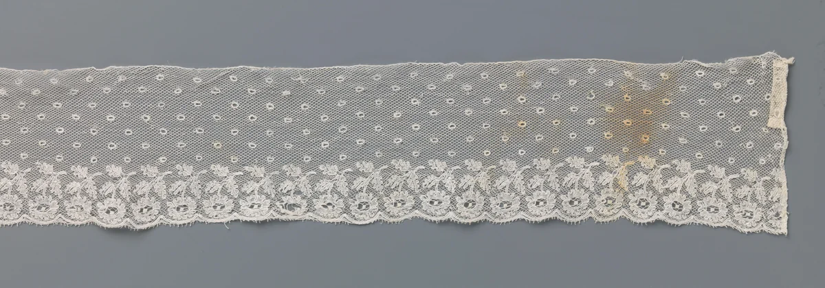 Strook kloskant met gestrooide moesjes en een rand met madeliefjes by anonymous, other, 1800-1824
