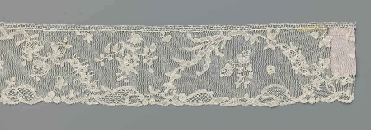 Strook kloskant met bogen en losse bloemtakken by anonymous, other, 1740-1760