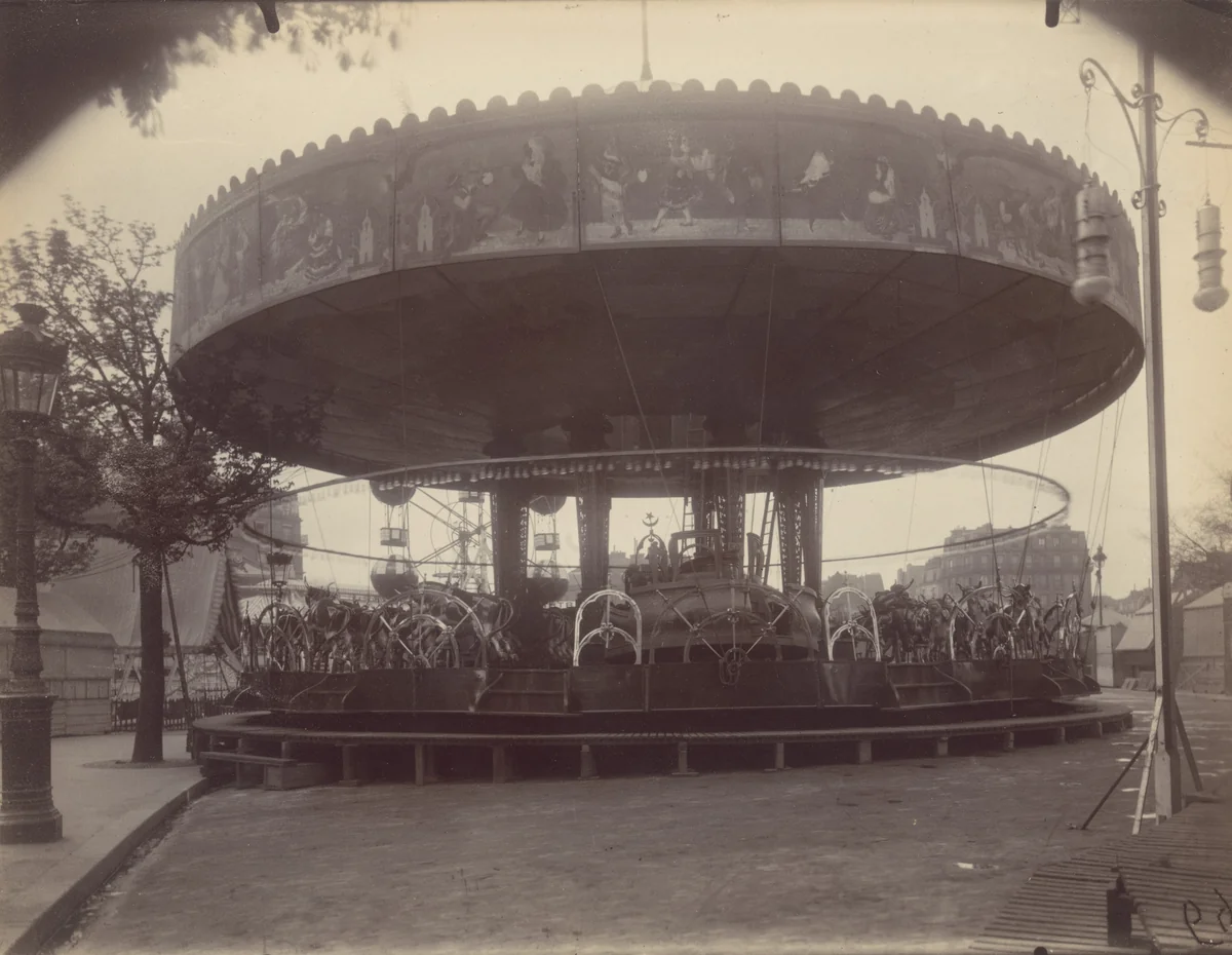 Fête du Trône by Eugène Atget, photograph, 1925