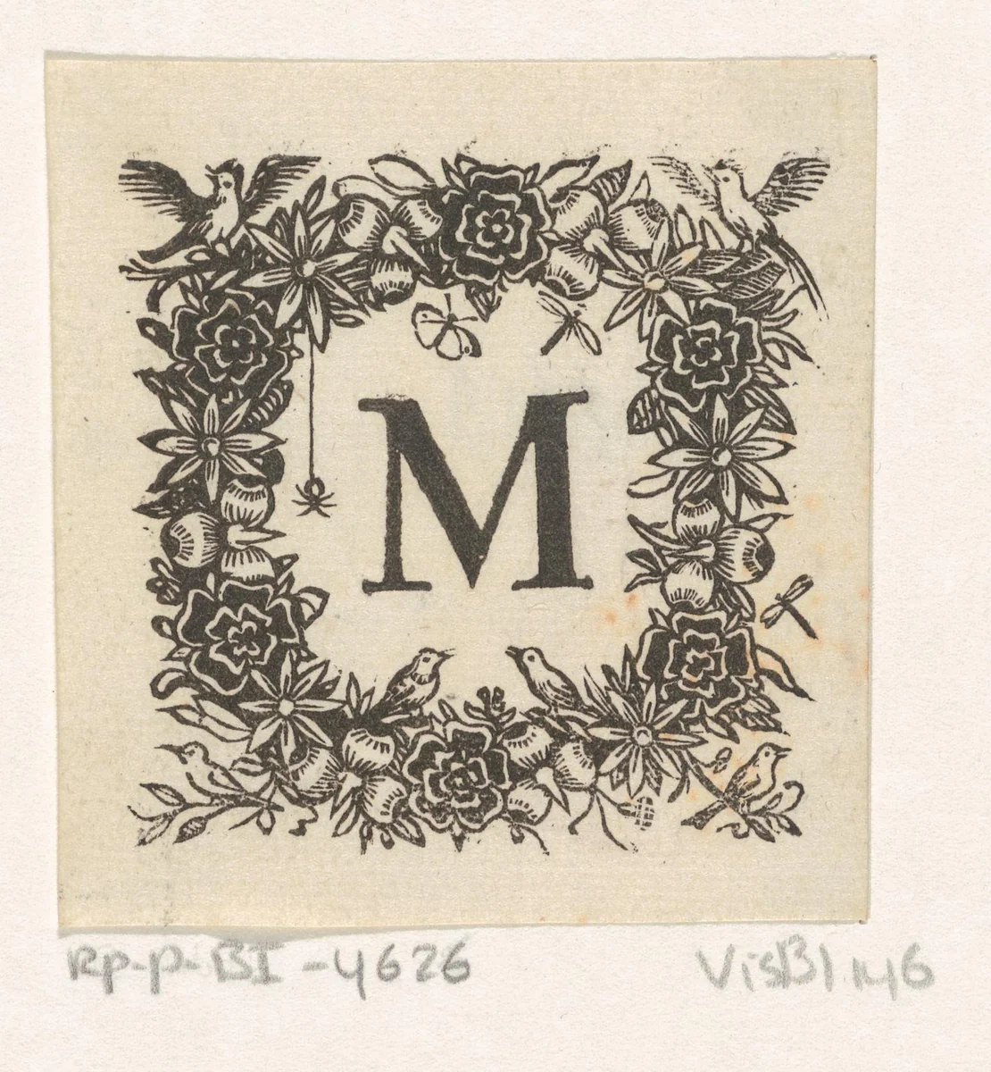 Letter M in een omlijsting van bloemen, insecten en vogels by Dirck de Bray, print, 1635-1694