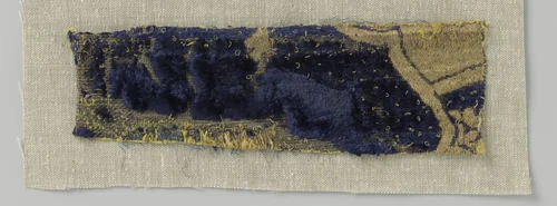 Fragment blauw fluweelbrokaat met granaatappelmotieven by anonymous, textile, 1420-1499