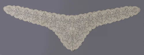 Sjaal van kloskant met de geschulpte c-voluten by anonymous, textile, 1875-1999