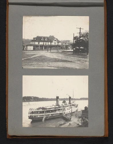 Gezicht op perron met locomotief en een aangemeerde stoomboot bij de Niagarawatervallen by Jan van der Mey, book, 1902
