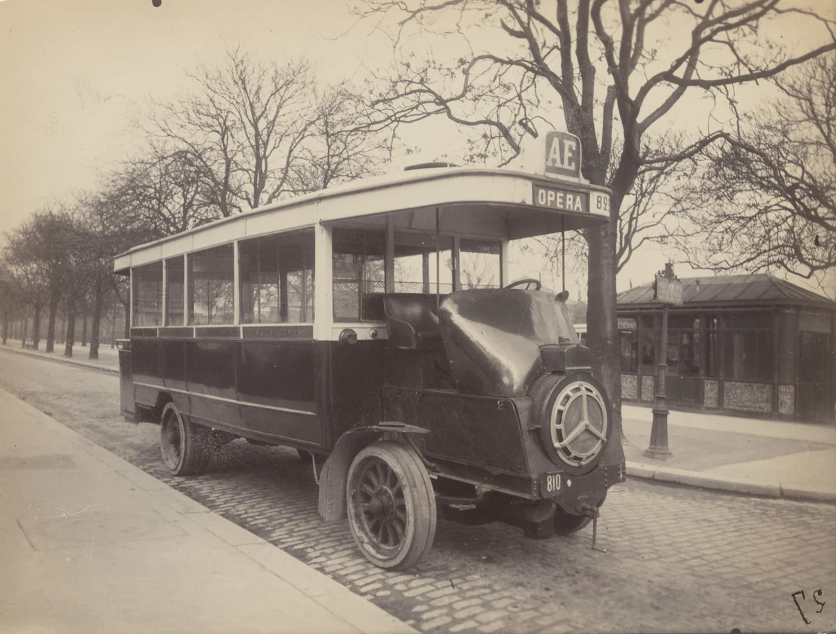 Autobus by Eugène Atget, photograph, 1908