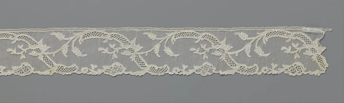 Strook naaldkant met s-vormige sierband en iris by anonymous, other, 1760-1770