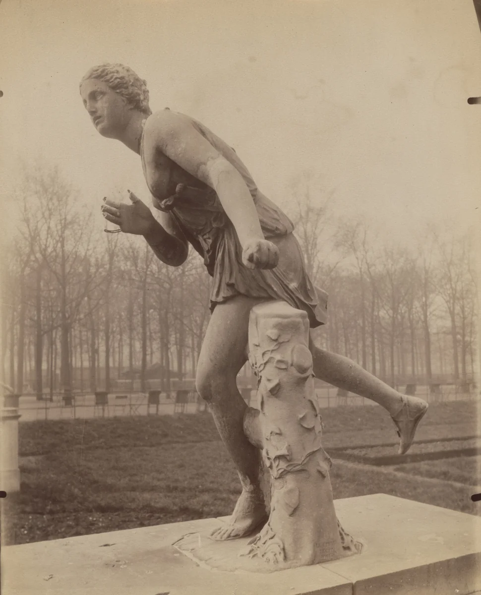 Coureuse / Lepautre by Eugène Atget, photograph, 1911