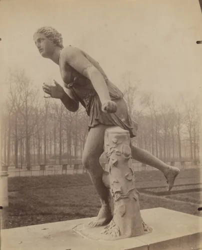 Coureuse / Lepautre by Eugène Atget, photograph, 1911
