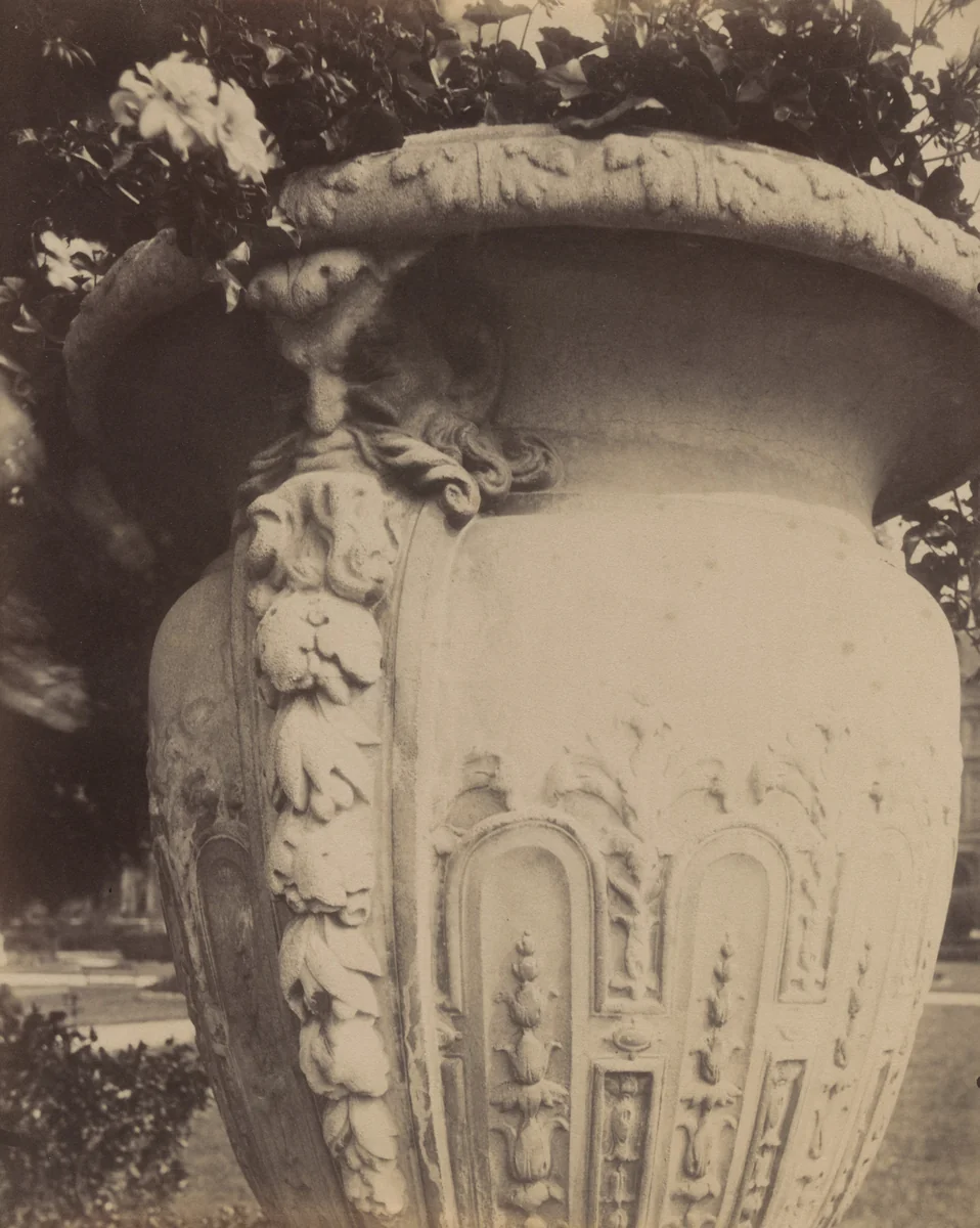 Tuileries (vase) by Eugène Atget, photograph, 1912