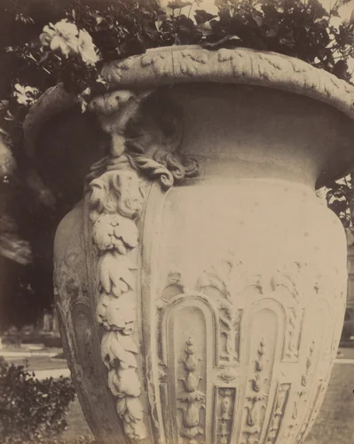 Tuileries (vase) by Eugène Atget, photograph, 1912
