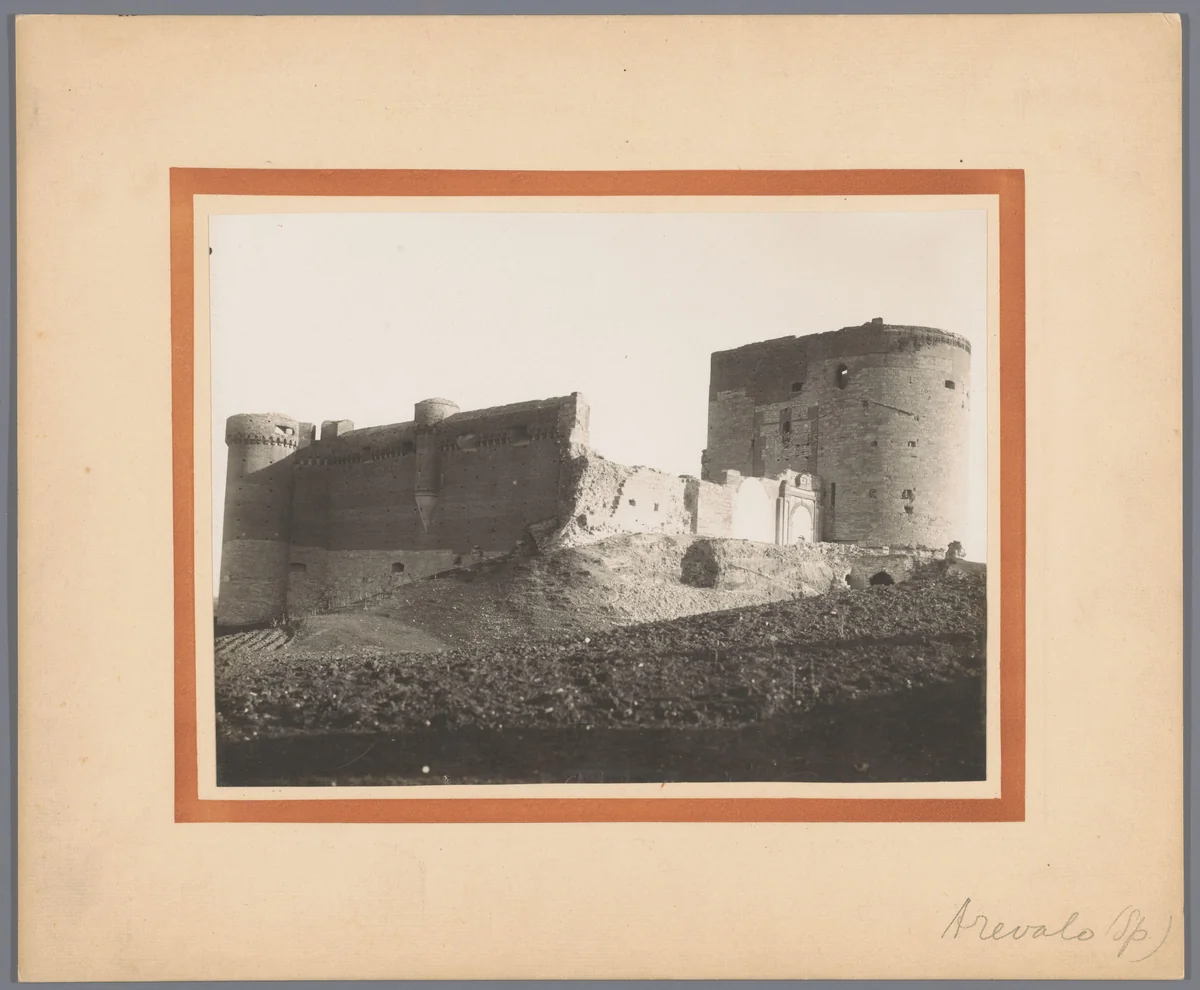 Gezicht op het kasteel van Arévalo by anonymous, photograph, 1885-1930