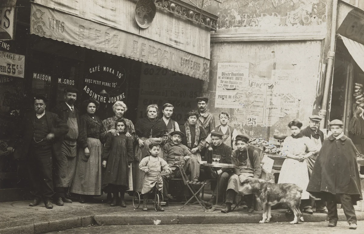Absinthe Joanne, Maison M. Gros, Vins - bière - liqueurs, Société des produits "As de Trèfle," France by Unidentified Photographer, photograph, 1907