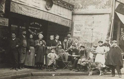 Absinthe Joanne, Maison M. Gros, Vins - bière - liqueurs, Société des produits "As de Trèfle," France by Unidentified Photographer, photograph, 1907
