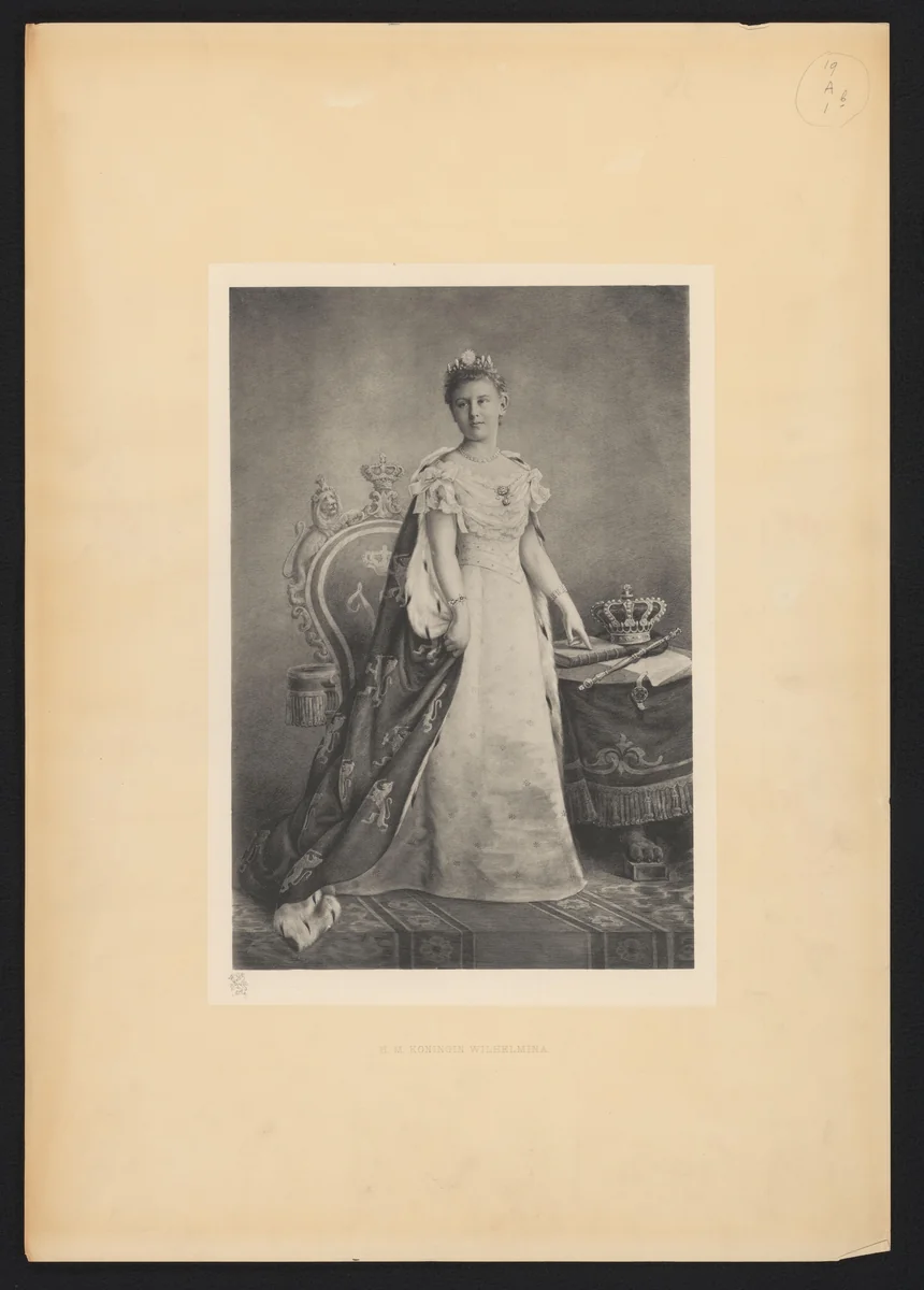 Fotoreproductie van prent: portret van koningin Wilhelmina by anonymous, photograph, 1899