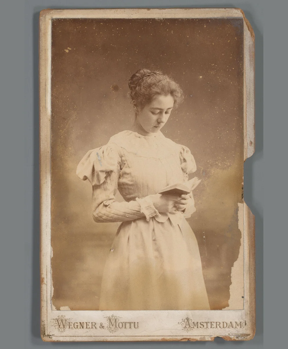 Portret van Lizzy Ansingh by Wegner & Mottu, photograph, 1896-1897