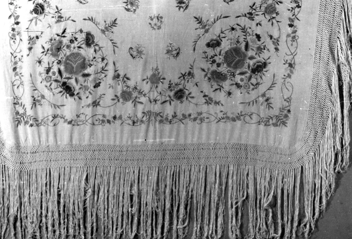 Shawl by China, textile, 1801-1900