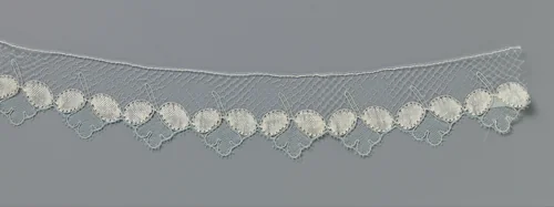 Strook kloskant met hangende drielobbige bloem tussen twee ovale bladeren by anonymous, other, 1840-1860