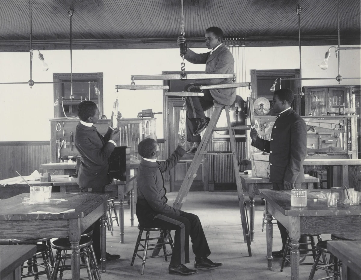 Physics. Estimating the combined draught of horses by Frances Benjamin Johnston, photograph, 1899
