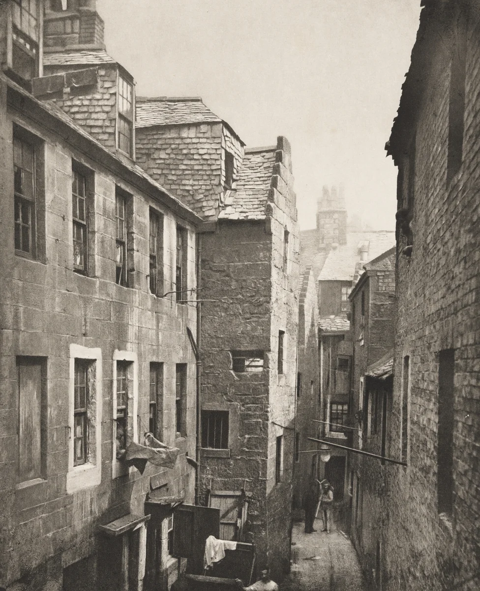 Close No. 122 Saltmarket by Thomas Annan, photograph, 1868