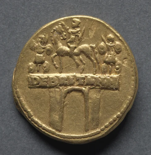 Aureus: Triumphal Arch with Equestrian Statue and Trophies (reverse) by Unknown, metalwork, 47-48