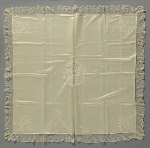 Doopsluier van tuleborduurwerk by anonymous, textile, 1840-1849